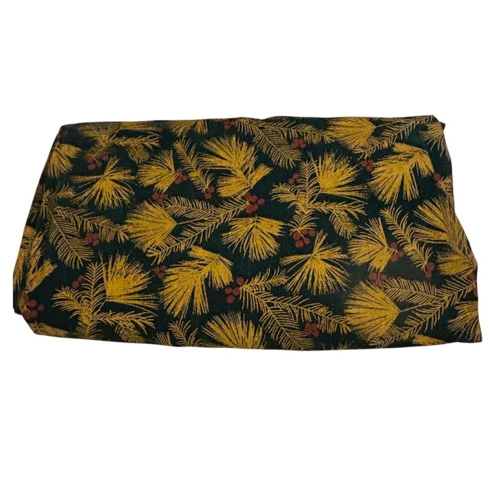 Artisan Luxe Home Dark Green Holiday Cotton Tablecloth Gold Leaves Red Berries